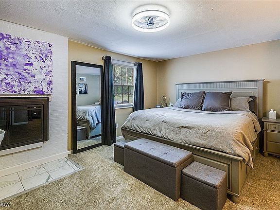 3rd image of 2379 Clyde St
