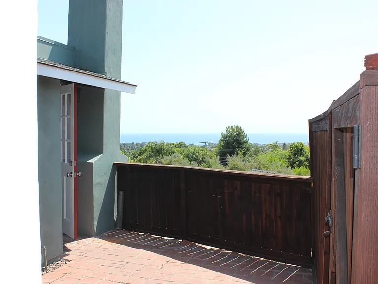 3905 Skyline Rd — Photo 4