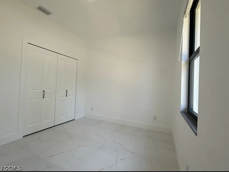 404-406 Chalet Ave S — Photo 15