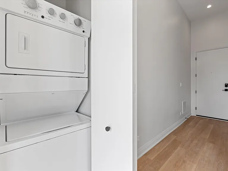 1934 W North Ave #201 — Photo 11