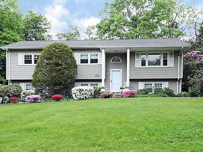 1st image of 14 Jennifer Dr