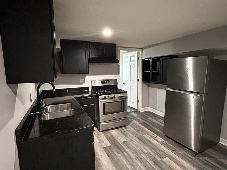 6117 S Maplewood Ave #2 — Photo 3