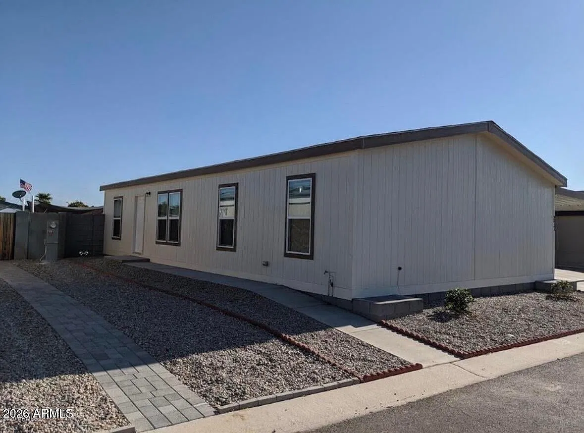 4 bed, 1600 sqft, $2,100 — Photo 1