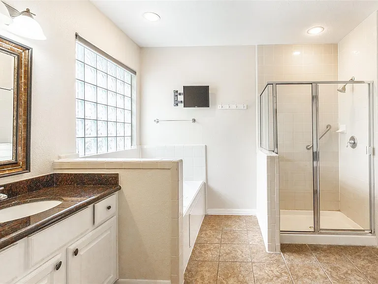 2923 Royal Oaks Crst — Photo 19