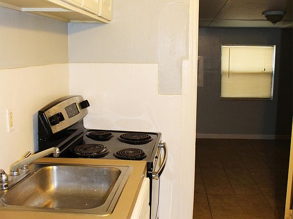3rd image of 705 E Plymouth St APT B