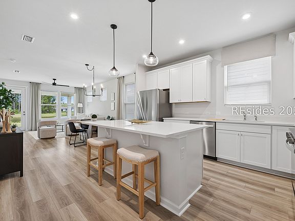 4th image of 522 Aurora Way