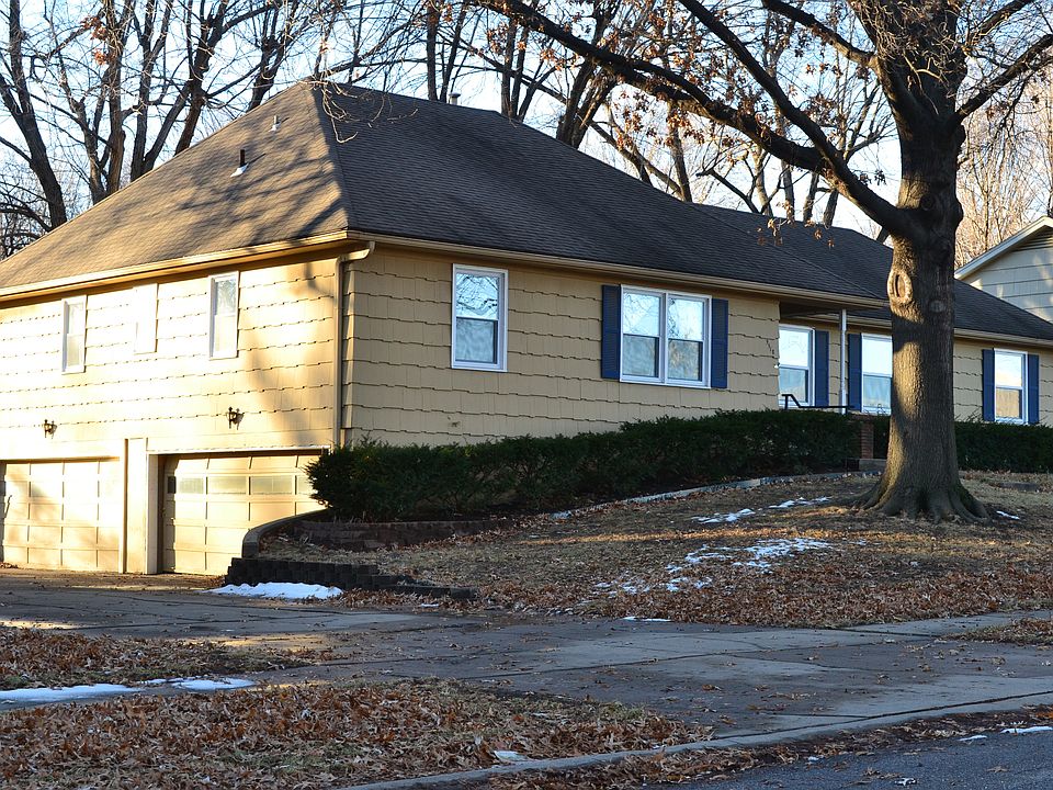 2nd image of 9526 Outlook St