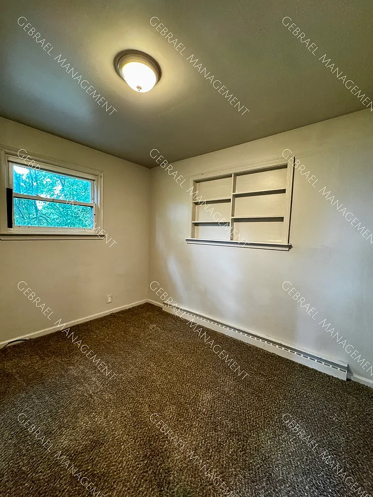1501 Crestbrook — Photo 3