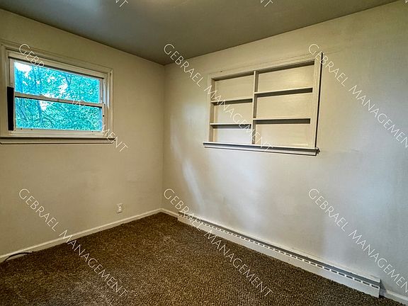 3rd image of 1501 Crestbrook Ln