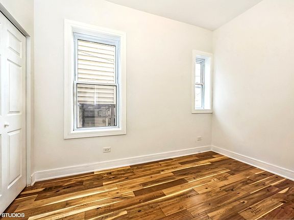 3rd image of 3329 S Oakley Ave