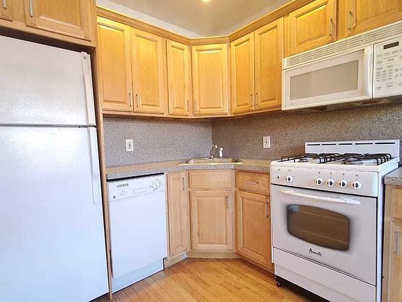 3rd image of 2004 Madison Ave #1