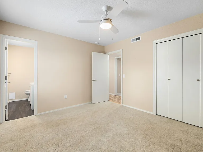 304 SE B St — Photo 11