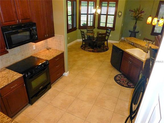 5th image of 739 Carmel Ln