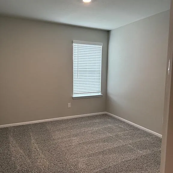448 Kaufman Dr — Photo 6