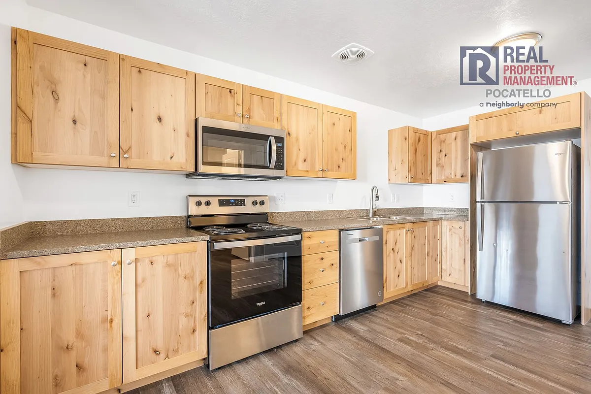 Building Photo - 251 W Linden Ave #8