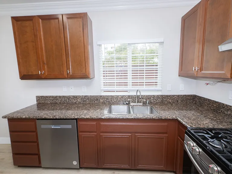 511 Stork St — Photo 28