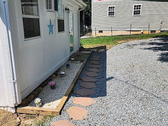 5th image of 806 Lakeview Dr