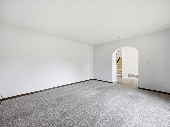 4th image of 114 Sand Ln NW