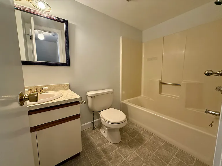 105 Tremont Ave #C — Photo 11