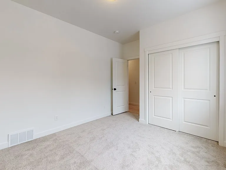546 S 1040 W — Photo 14