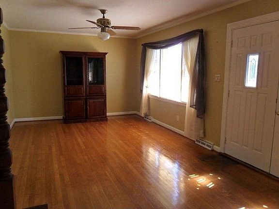2nd image of 1007 W Church St