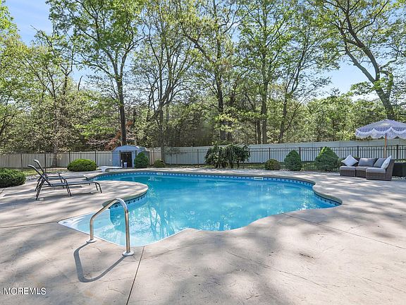 4th image of 8 Brentwood Drive