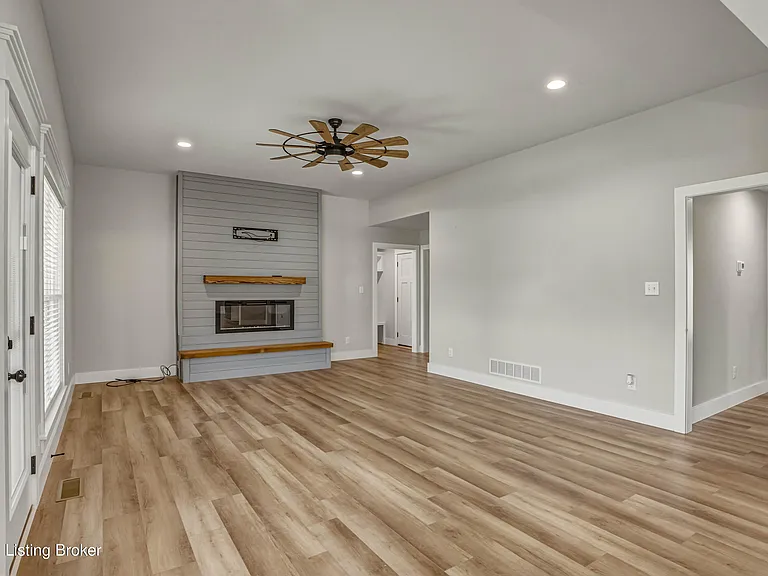 19 Clubhouse Ct — Photo 8