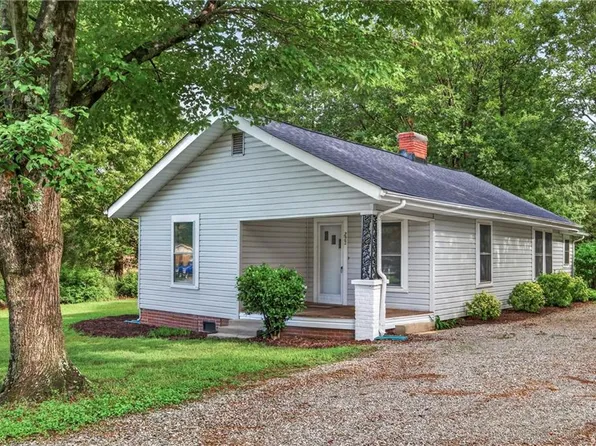 222 W Brower Ave, Liberty, NC 27298