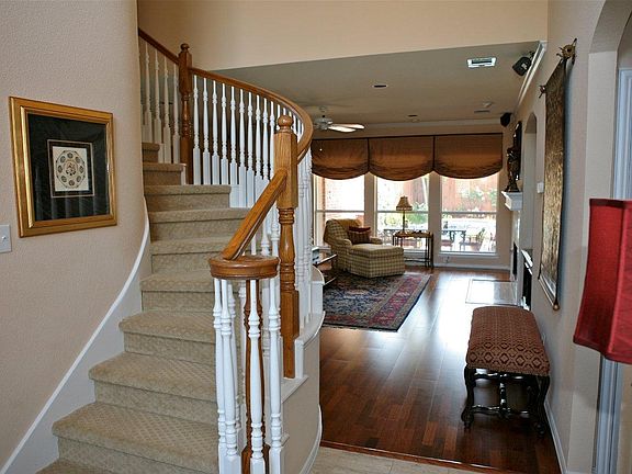 3rd image of 1457 Parkwood Dr
