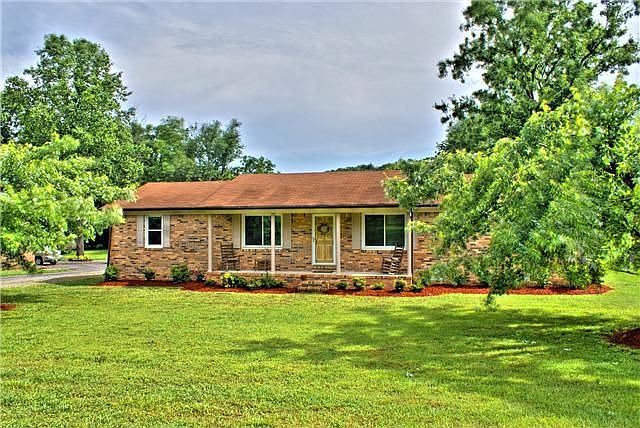 1st image of 301 Riverview Dr