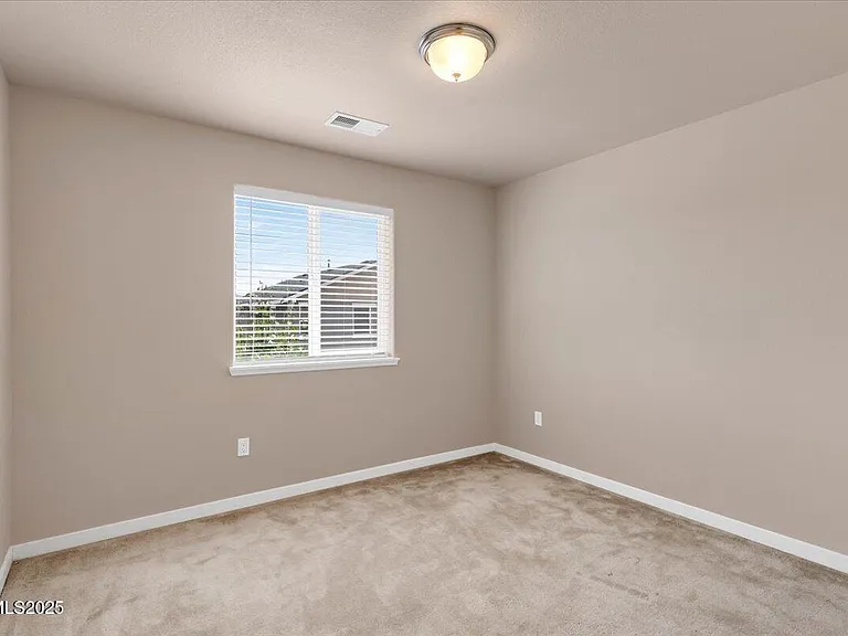 916 Garden Ct — Photo 23