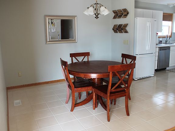 5th image of 261 Oakbrook Dr