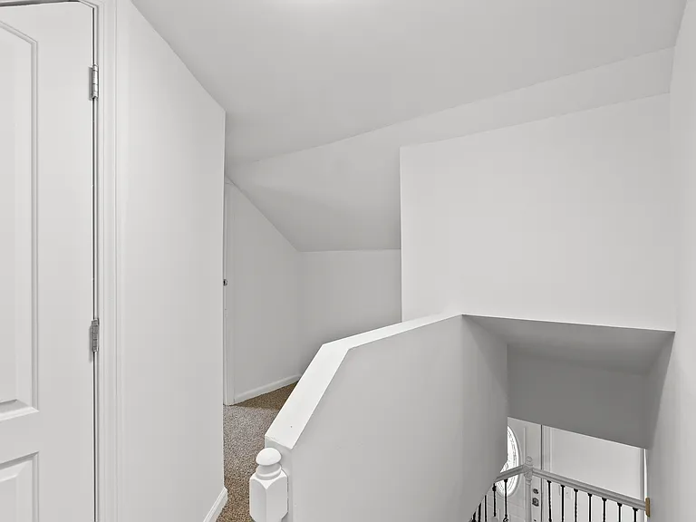 1006 Carlton Ave — Photo 2