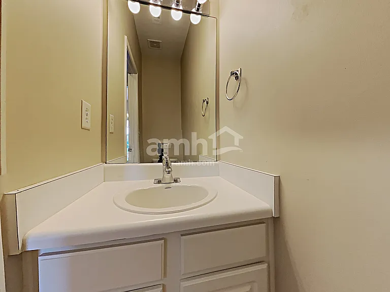 916 Bendleton Dr — Photo 8