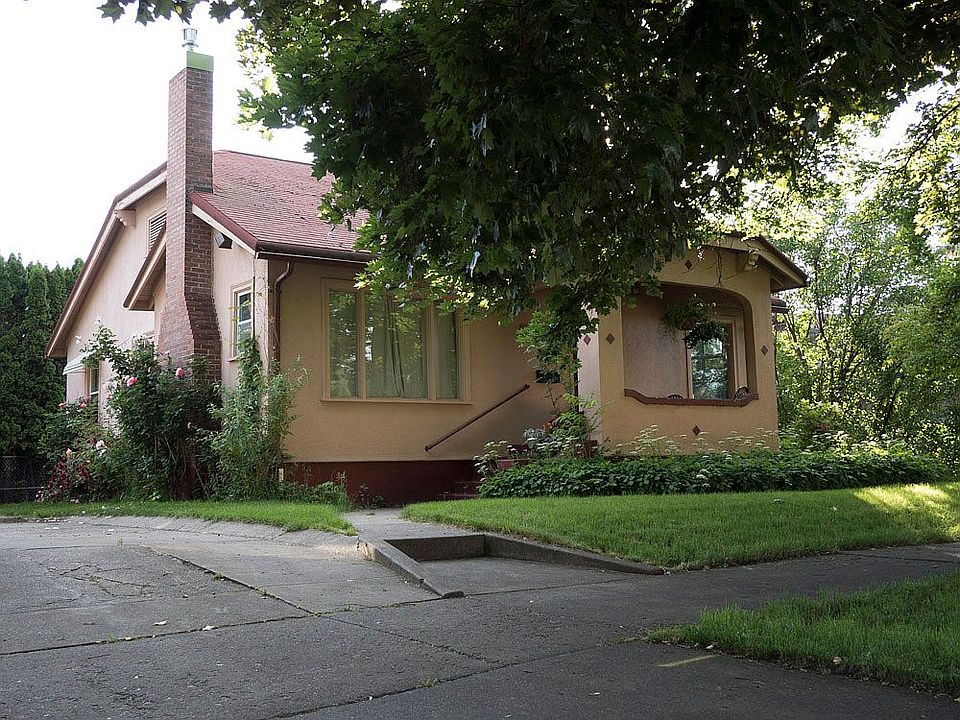 2nd image of 216 S Park St