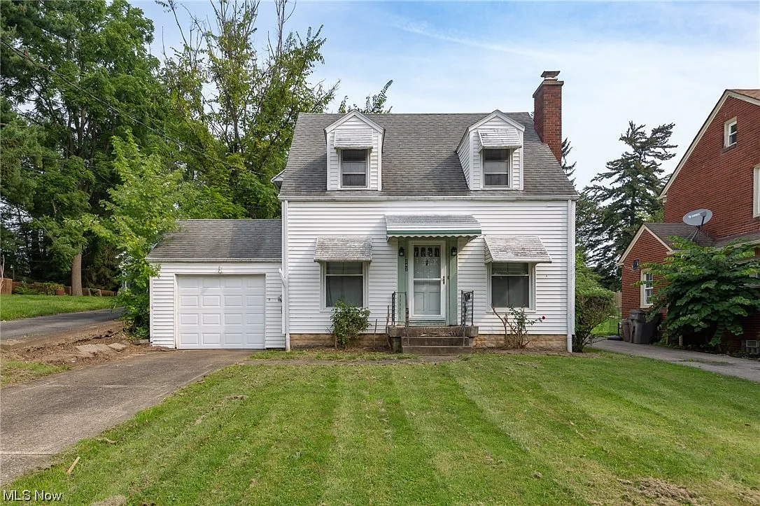 242 Lowell Ave photo 1