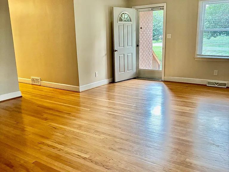 4137 Willmeade Dr — Photo 8