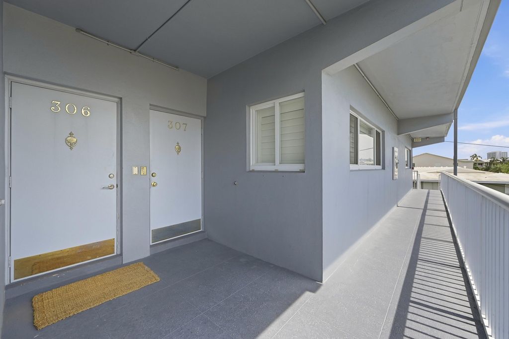 1201 S Riverside Drive #306, photo 8