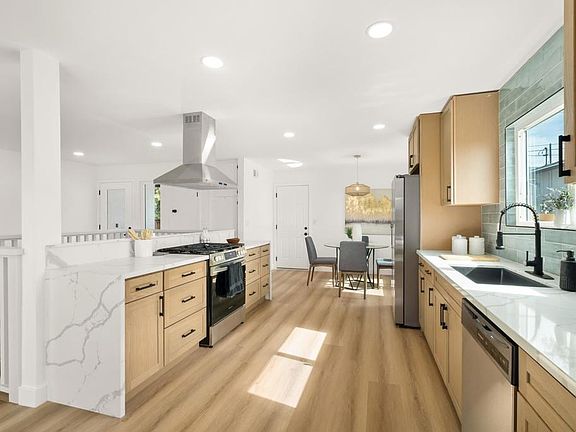 3rd image of 552 Felicita Ave