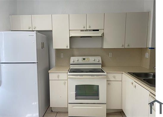 3rd image of 8831 S Isles Cir #8835