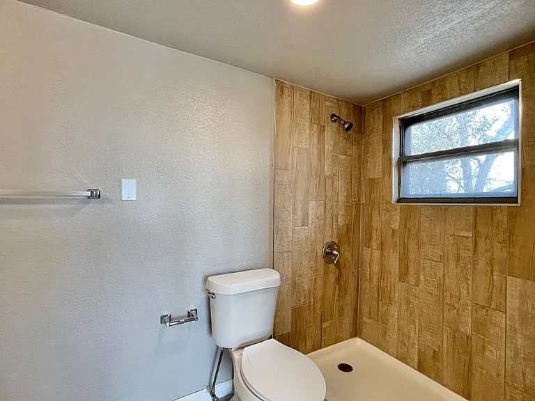 302 Washington St — Photo 35