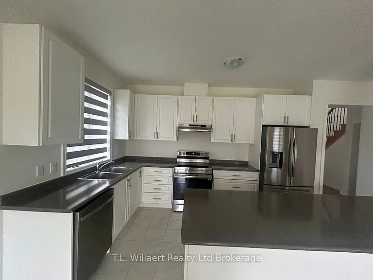 58 Seaton Cres — Photo 4