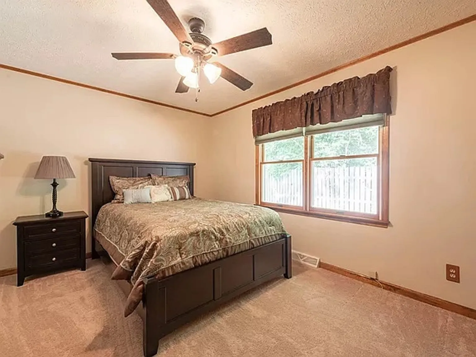 3 bed, 1811 sqft, $2,250 — Photo 4