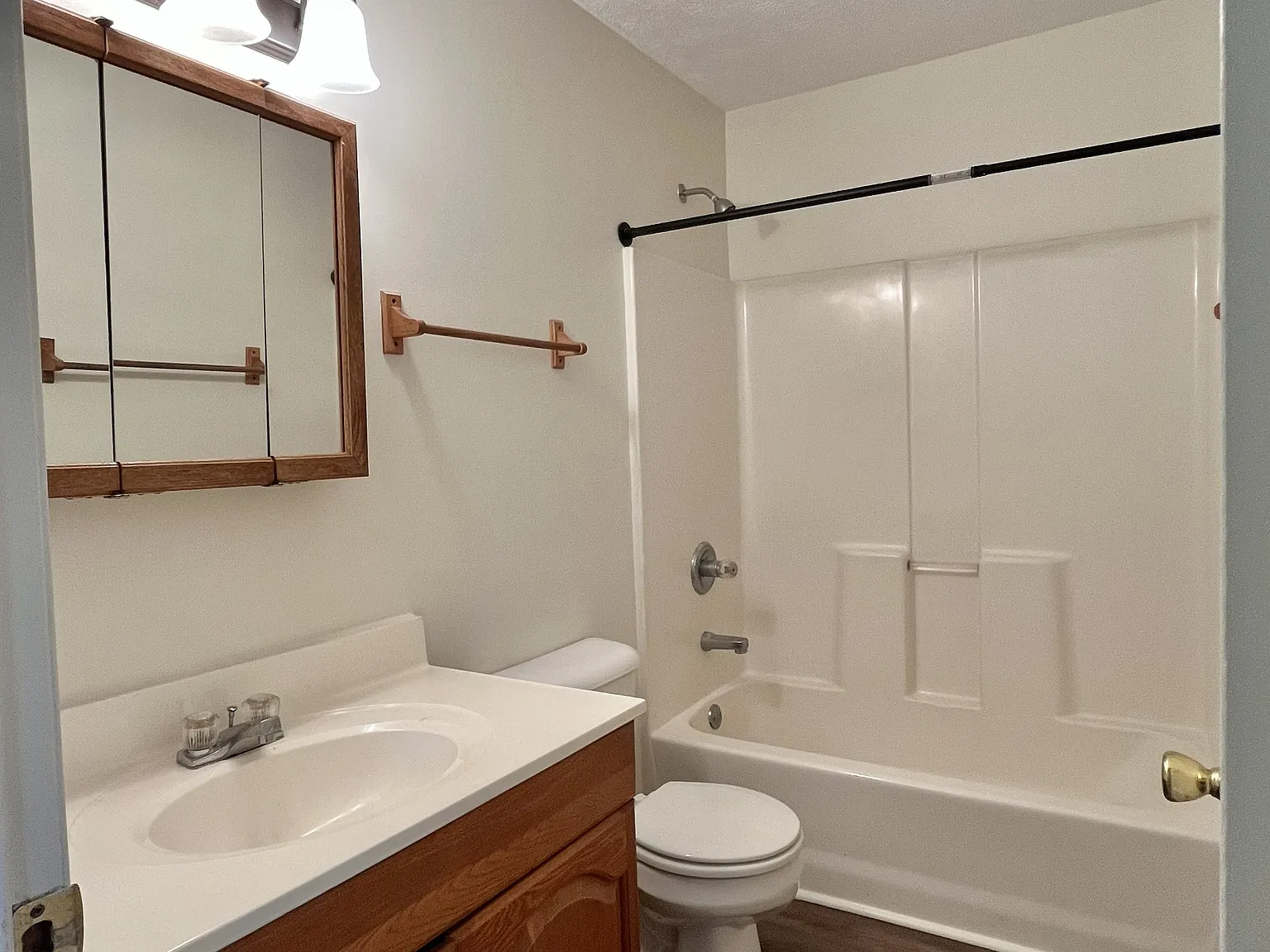2 bed, 1000 sqft, $1,150 — Photo 4