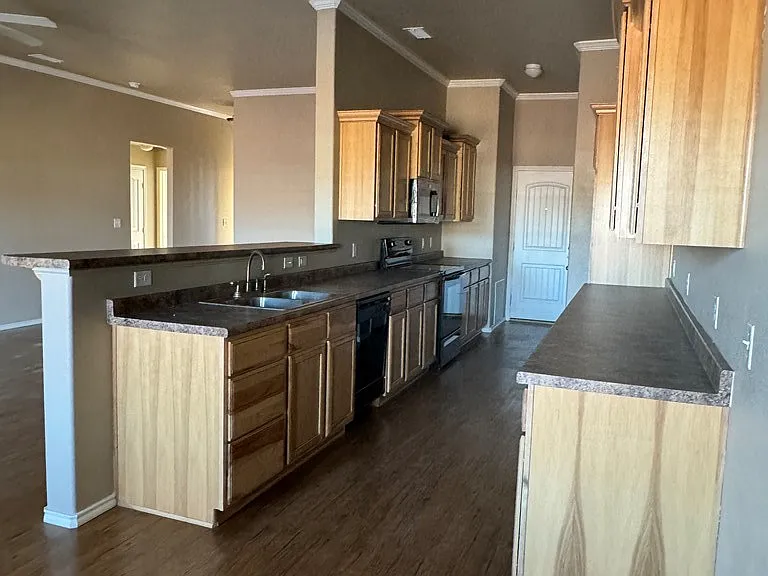 909 Beal Pkwy — Photo 6