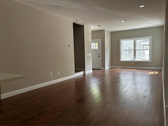 4th image of 25 Kensington Way Unit 25