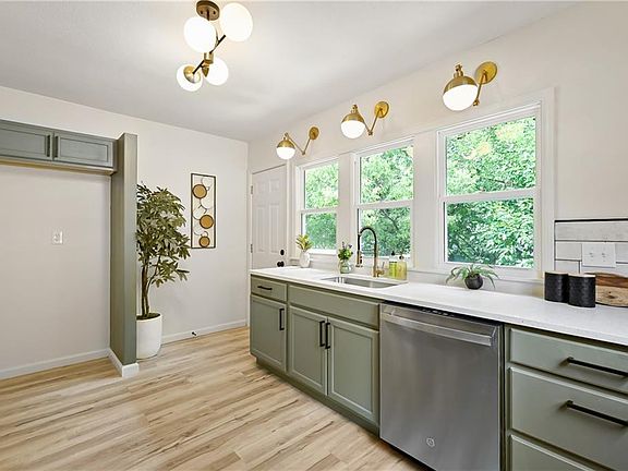 5th image of 402 E Fair St