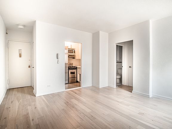 3rd image of 4 Park Ave APT 22B
