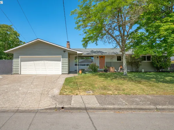 737 NW 18th St, McMinnville, OR 97128