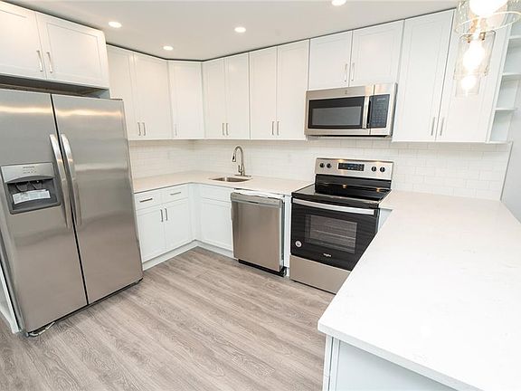 5th image of 576 Lakes Rd